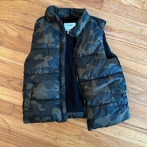 Old Navy Camo vest size 6-7